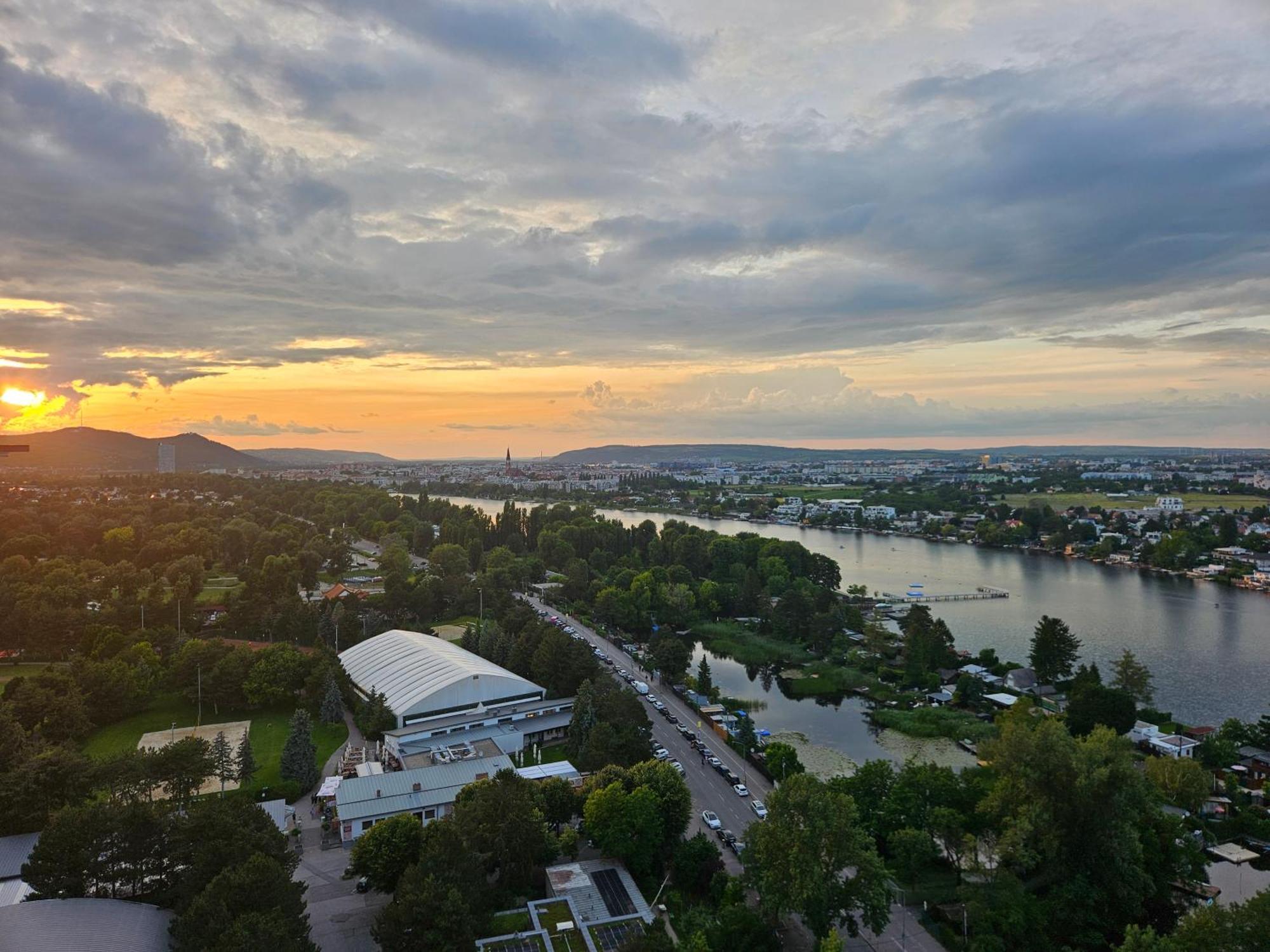 Yuki'S Place - Un-Vic, Danube Beach And Subway Near To Downtown Wien Exteriör bild